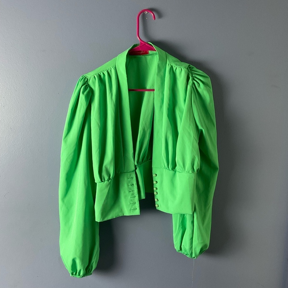 Mundefeis Green Cropped buttoned puff sleeve blouse. Size Large
